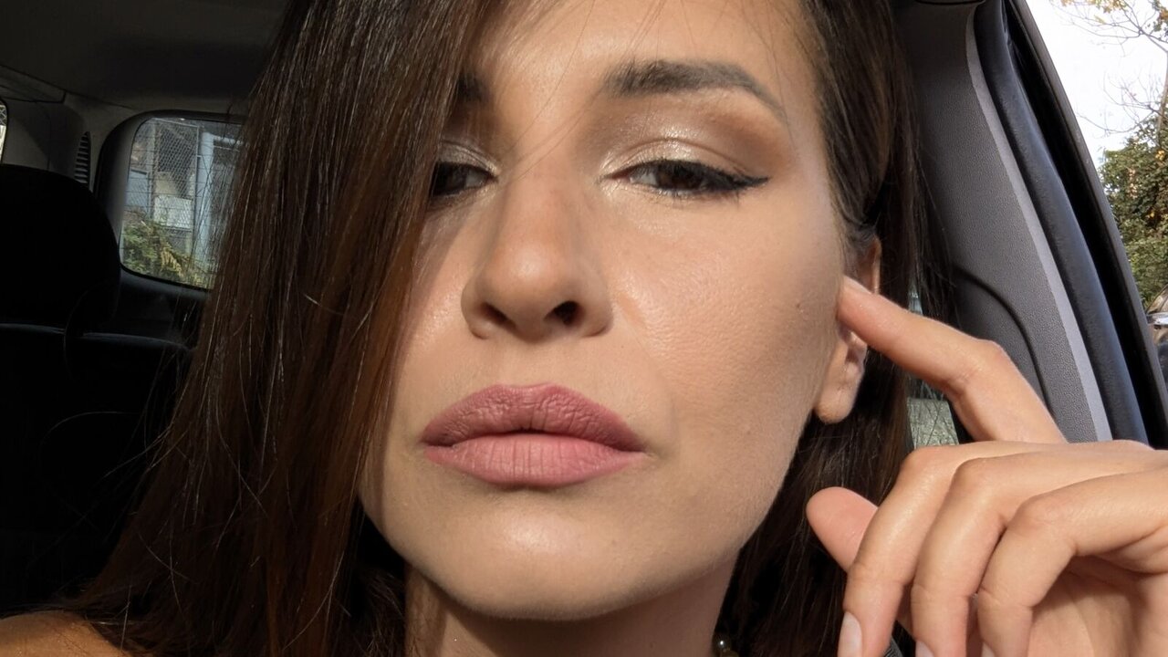 Catch AlinaNatascha’s Private Cam Show