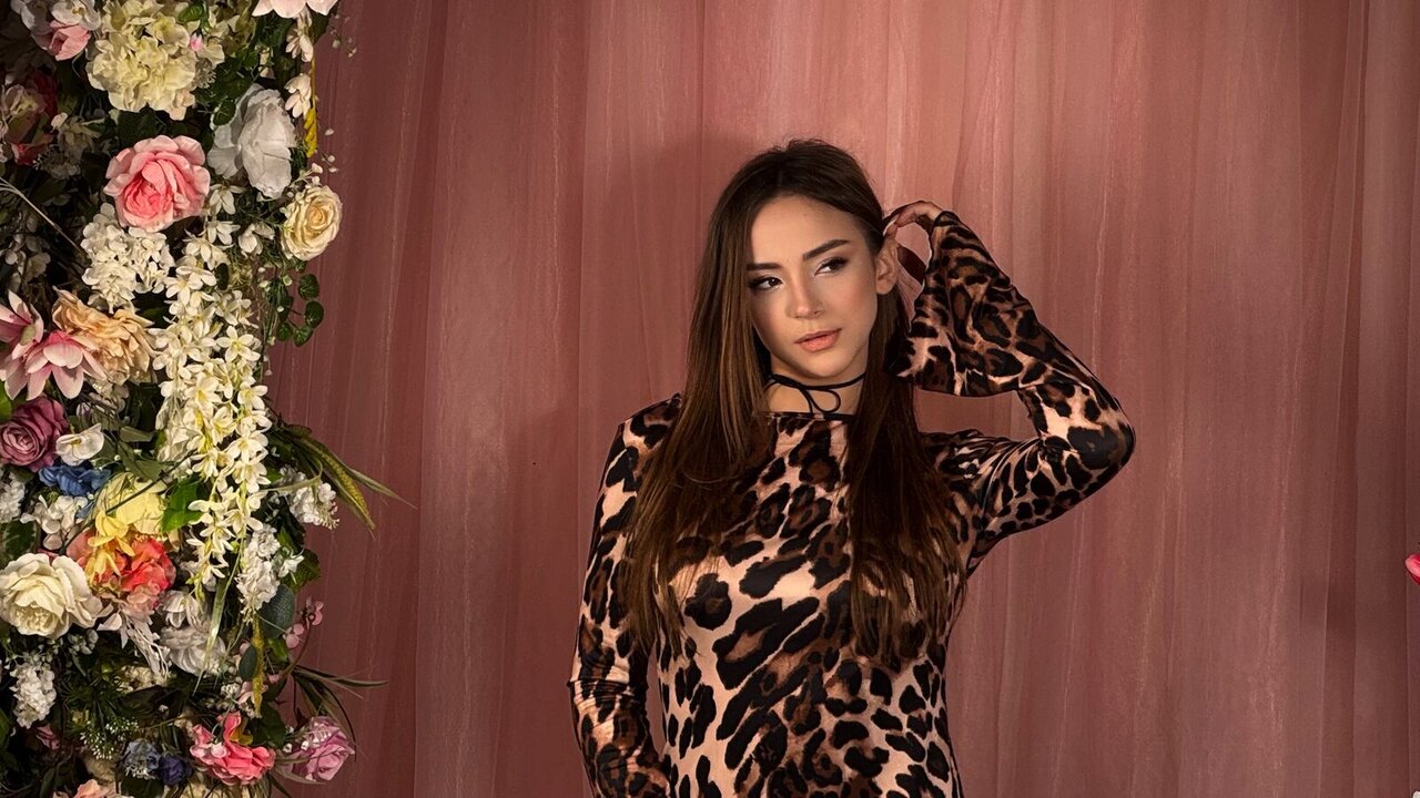 Catch AlinaRouge’s Private Cam Show
