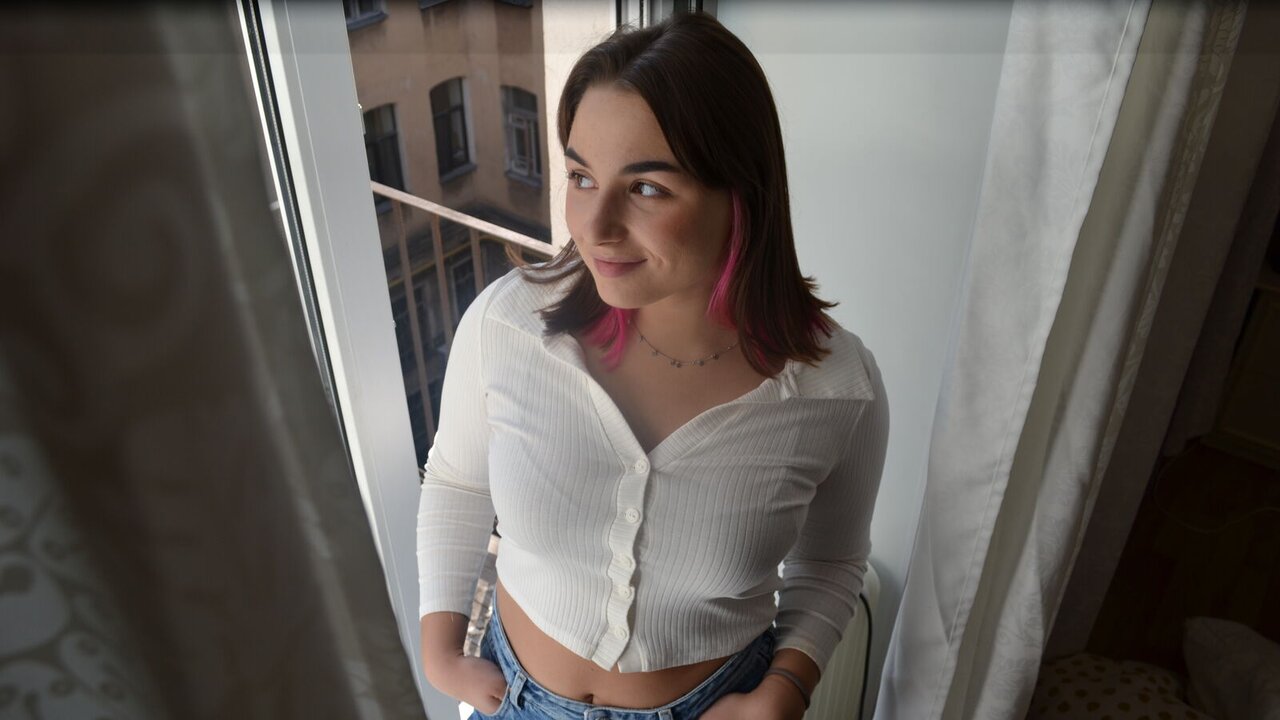 Catch AlisaHarries’s Private Cam Show