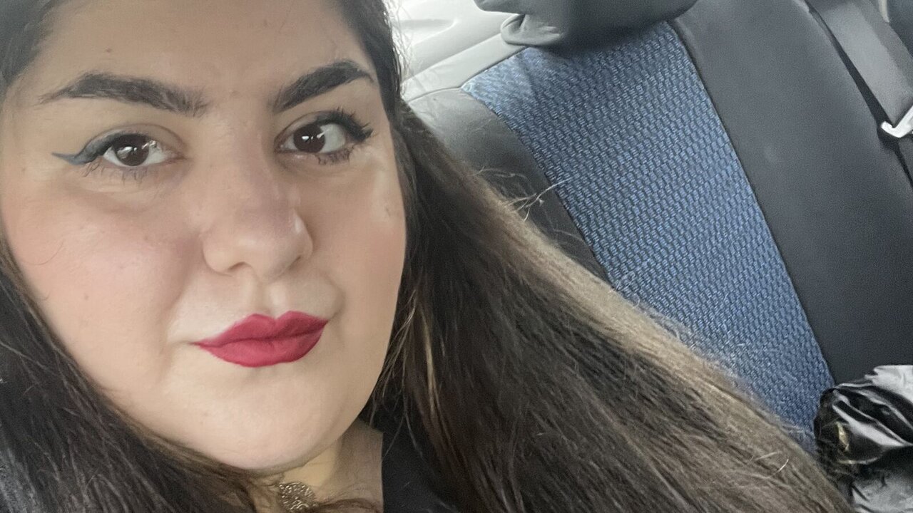 Catch AllexysAlle’s Private Cam Show
