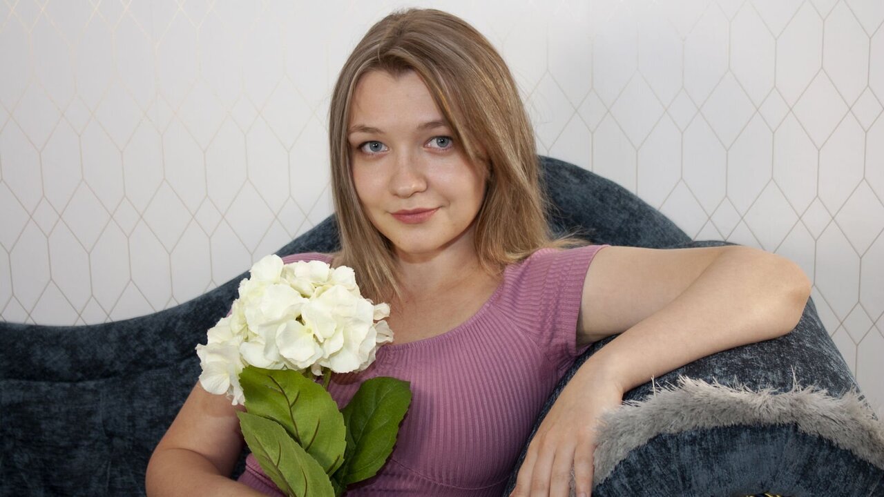 Catch AmandaByork’s Private Cam Show