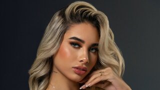 Catch AmelieSwift’s Private Cam Show
