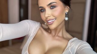 Catch Anais’s Private Cam Show