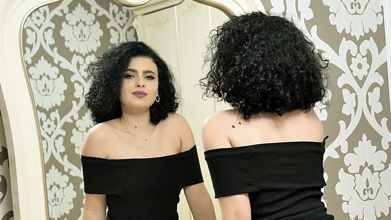 Catch AnayaMills’s Private Cam Show