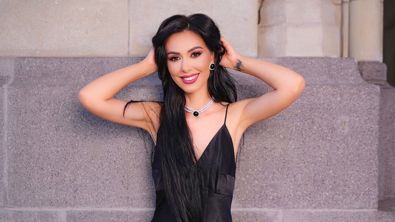 Catch AncaRoss’s Private Cam Show