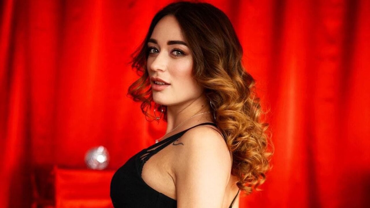 Catch AnetSwan’s Private Cam Show