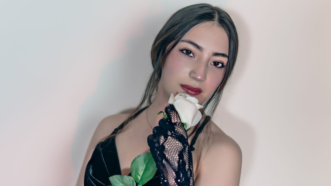 Catch AnnieFerrea’s Private Cam Show