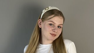 Catch AntoniaCrumpton’s Private Cam Show