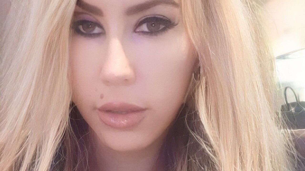 Catch ArethaOrnay’s Private Cam Show