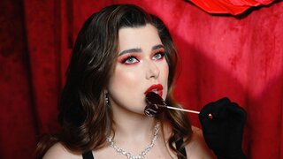 Catch AriGraynor’s Private Cam Show