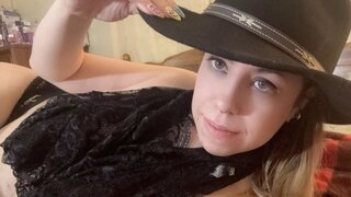 Catch AshVaughn’s Private Cam Show