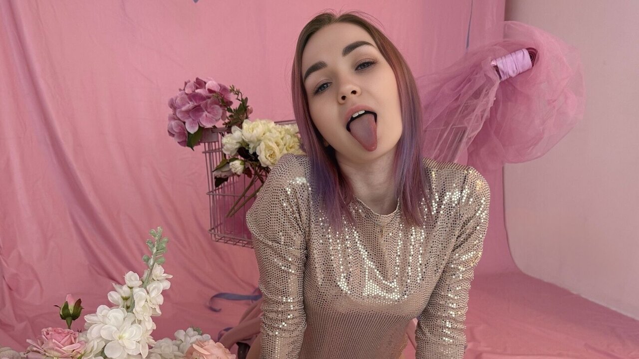 Catch AsyaMilks’s Private Cam Show