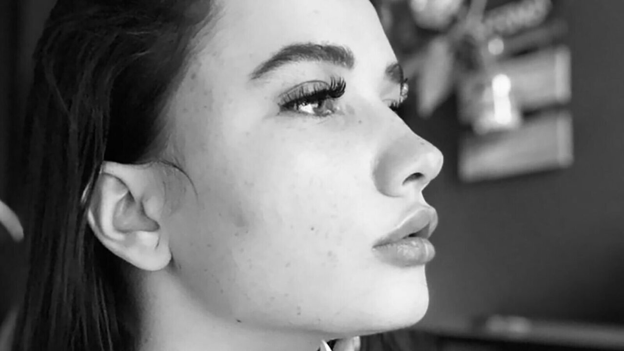 Catch AthenaAnstis’s Private Cam Show