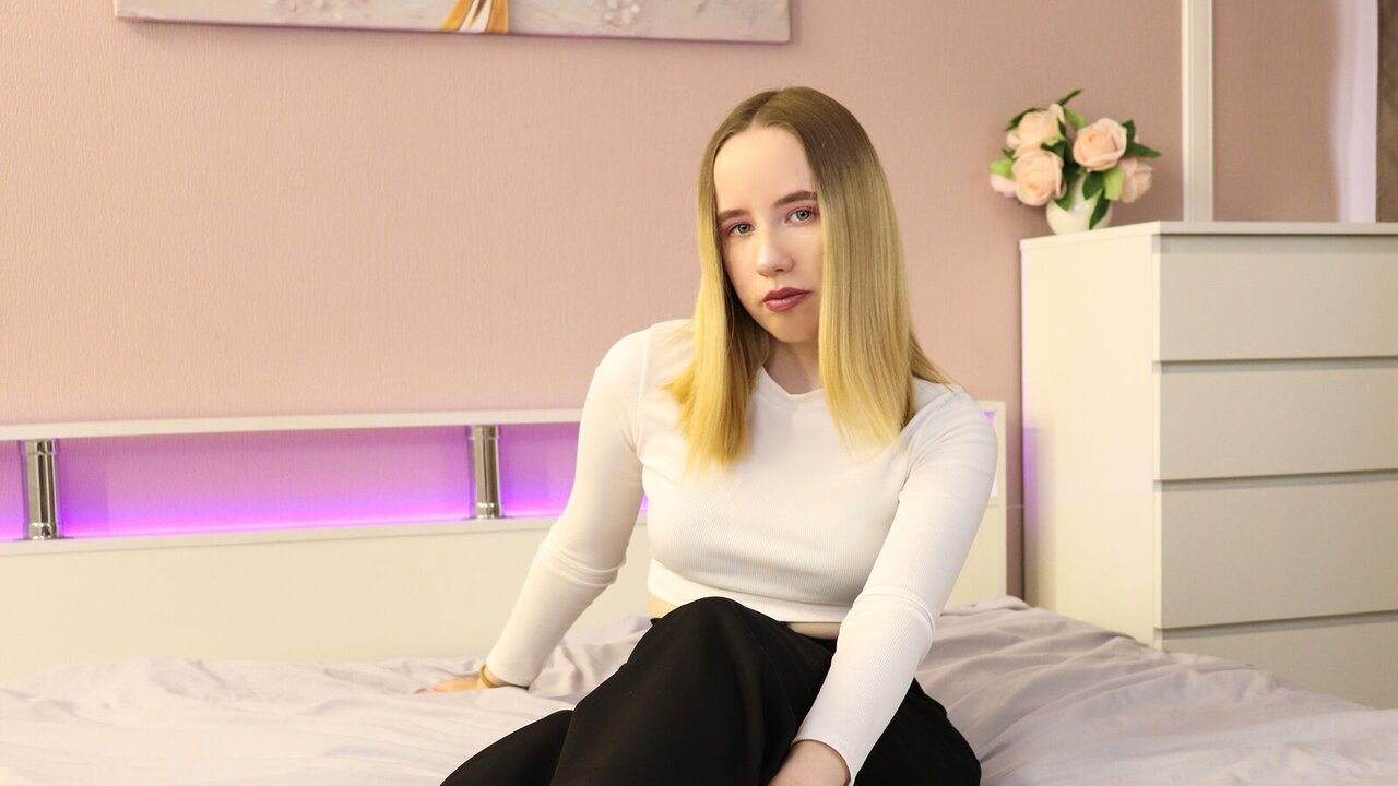Catch BarbieClark’s Private Cam Show