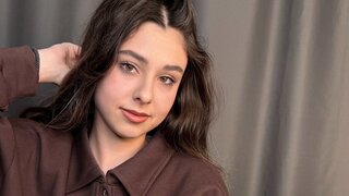 Catch BeatrizResh’s Private Cam Show