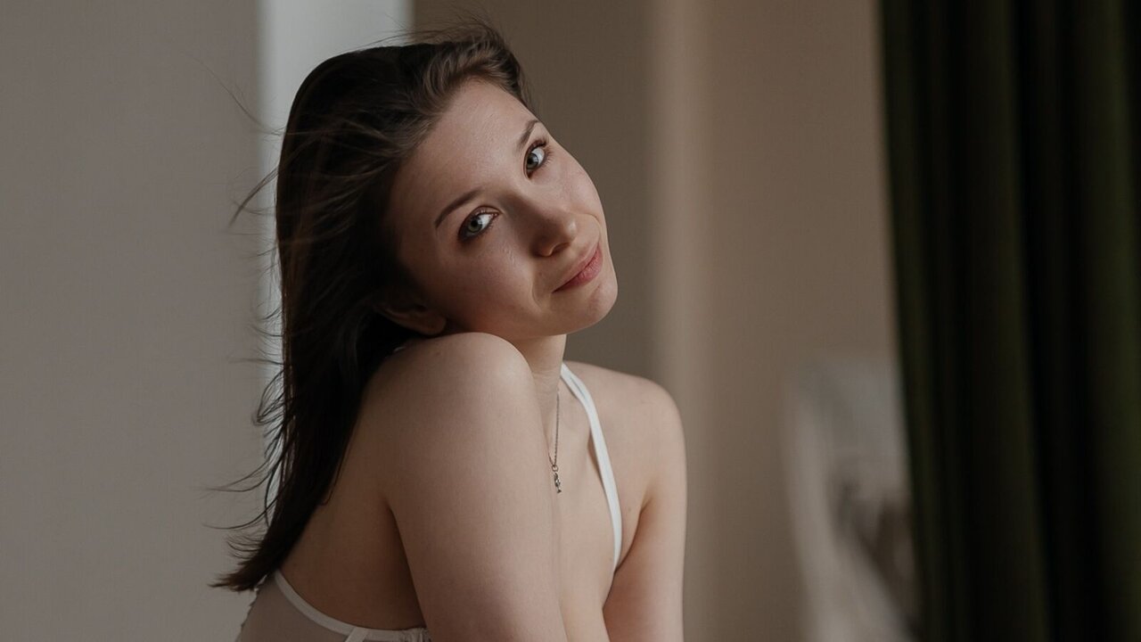 Catch BereniceDowey’s Private Cam Show