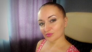 Catch BettyAndrieu’s Private Cam Show