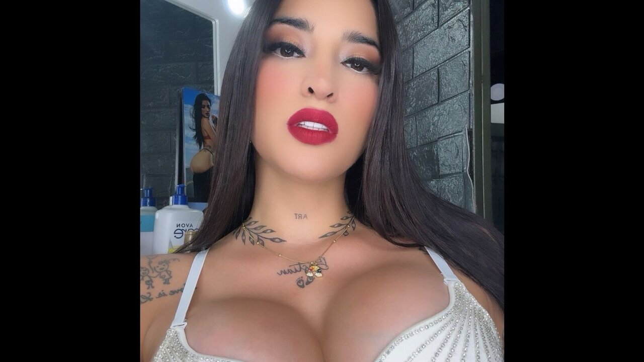 Catch BiancaRicchi’s Private Cam Show
