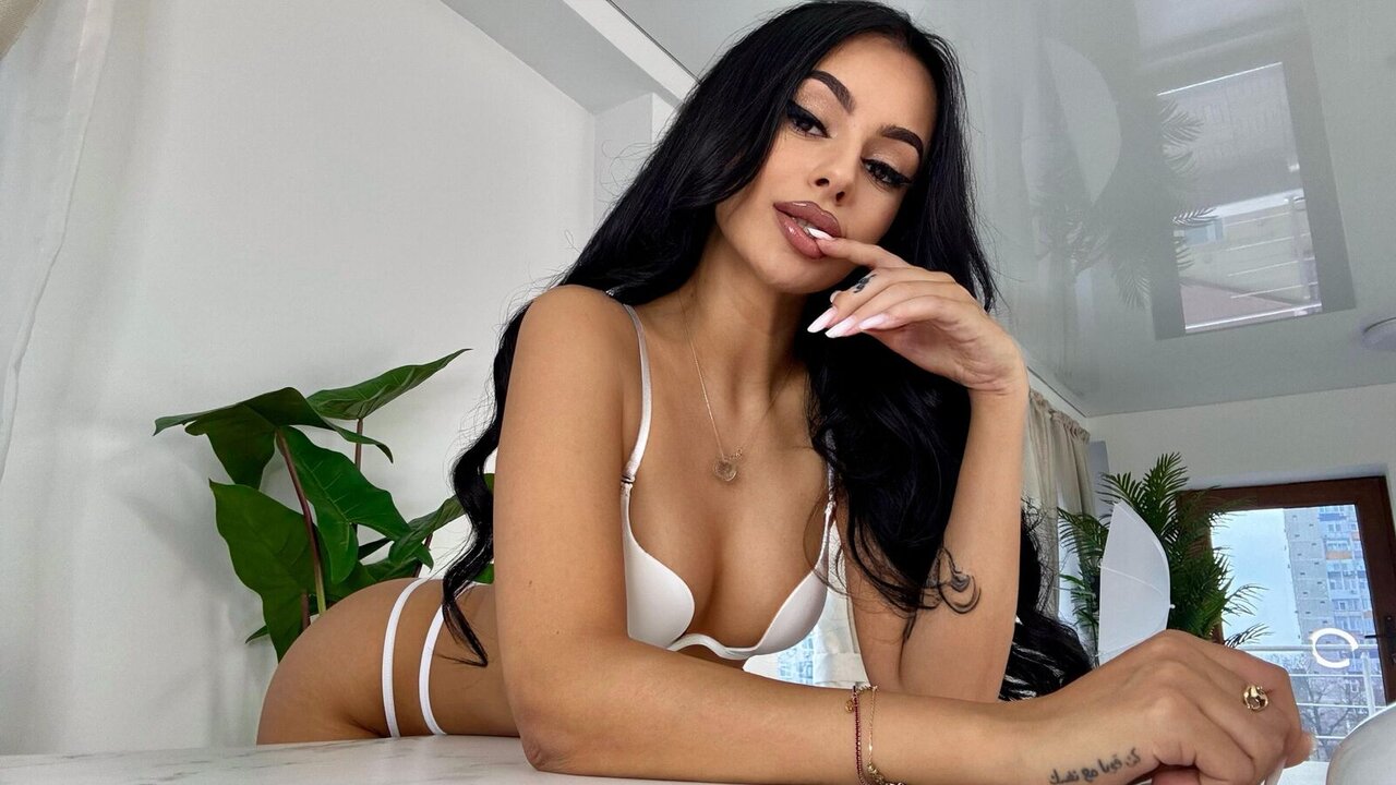 Catch BrookHayes’s Private Cam Show