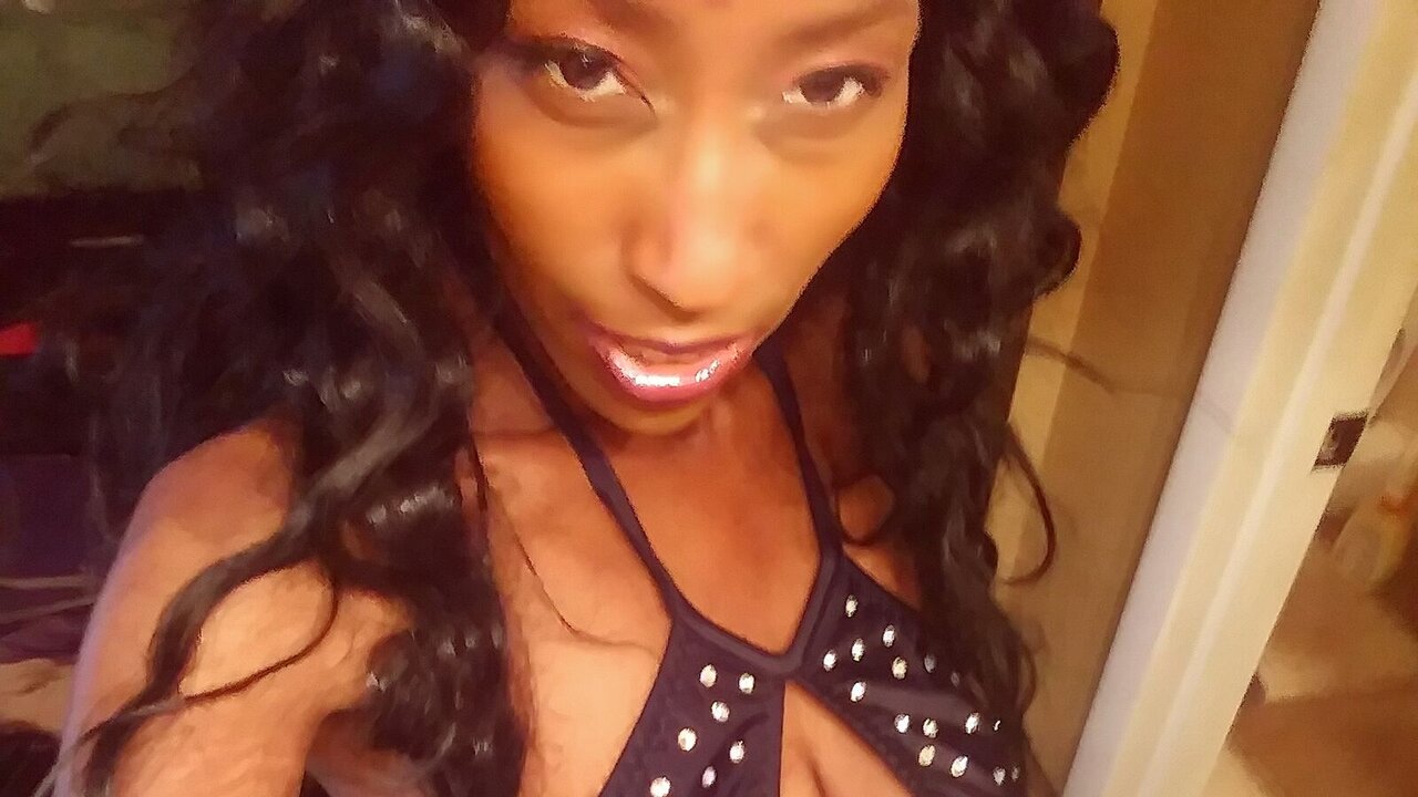 Catch BustyBaddie’s Private Cam Show