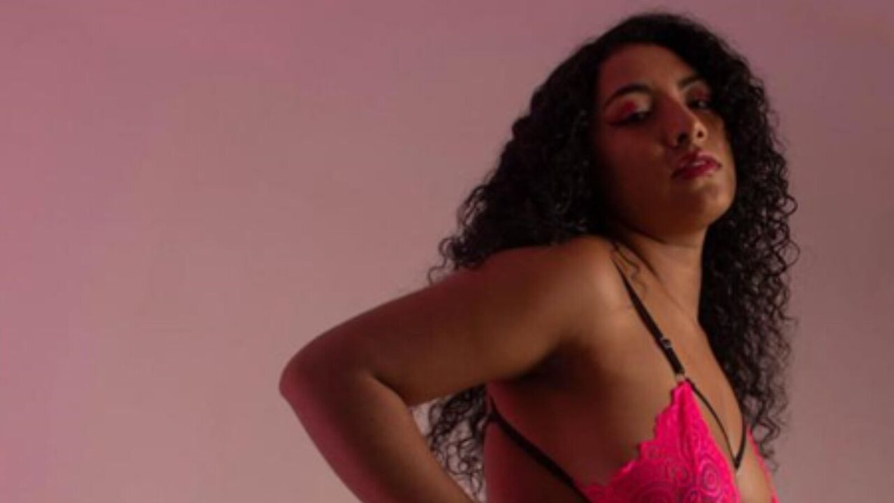 Catch CamilaSerchar’s Private Cam Show
