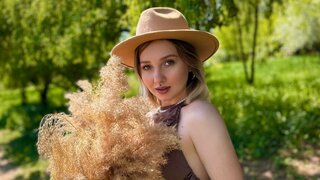 Catch CandiceKing’s Private Cam Show