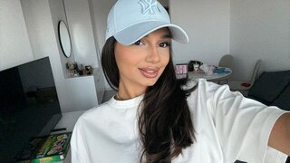 Catch CapriceSinn’s Private Cam Show