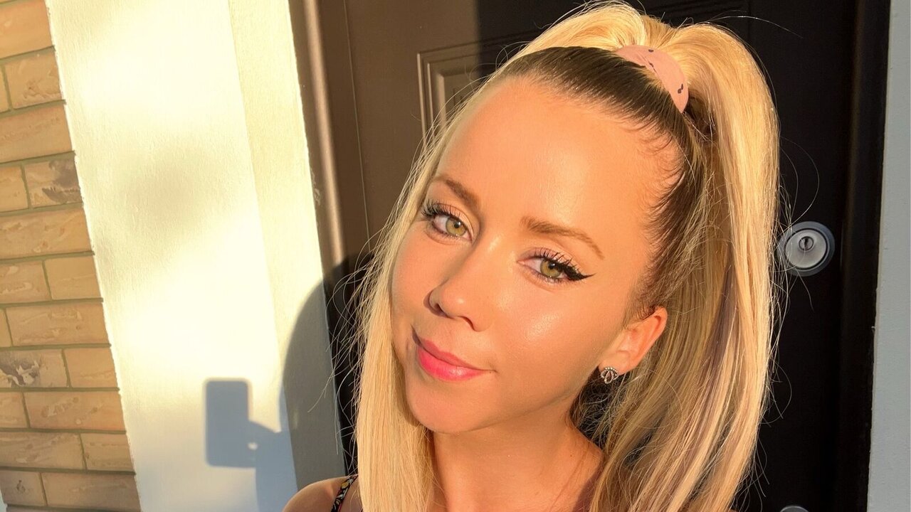 Catch CattaleyaRose’s Private Cam Show