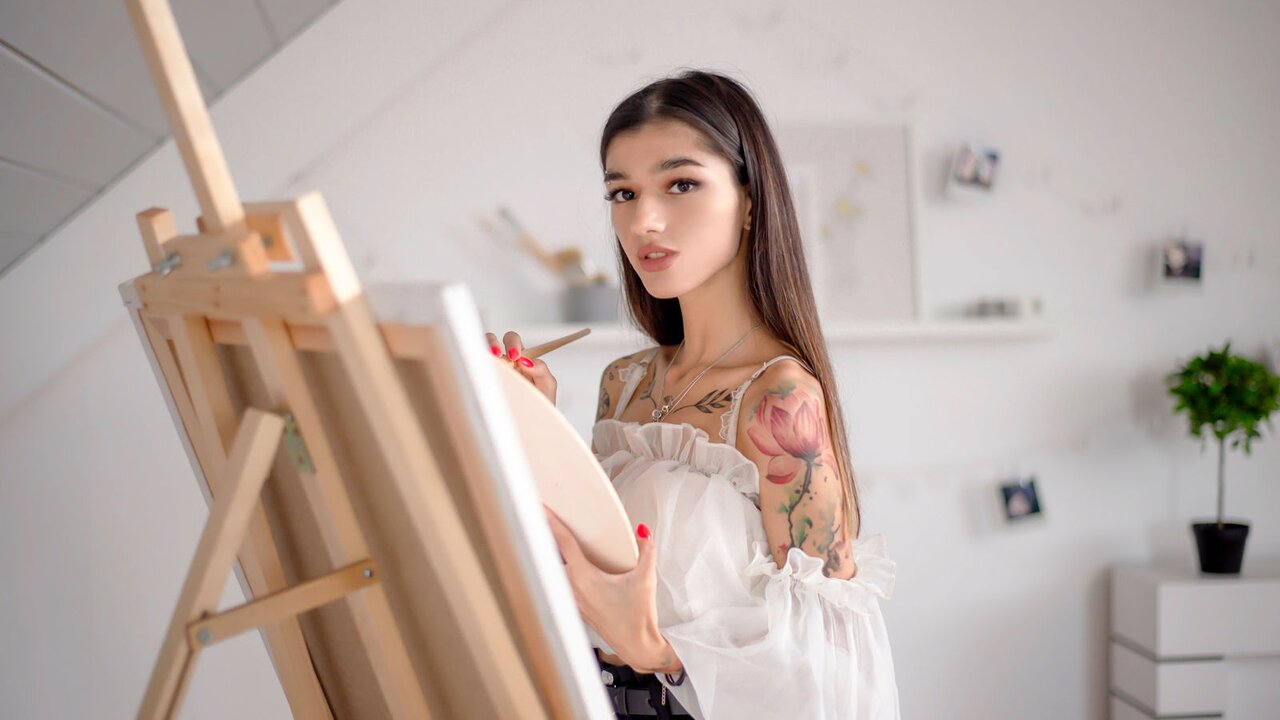 Catch ChloeAllford’s Private Cam Show