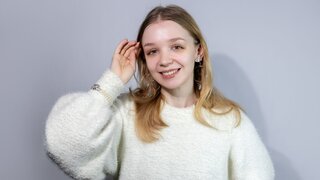 Catch ChloeSuttonfield’s Private Cam Show