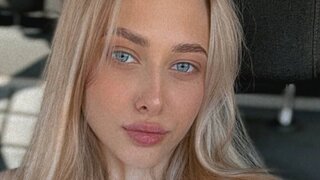 Catch ChristyMarshall’s Private Cam Show