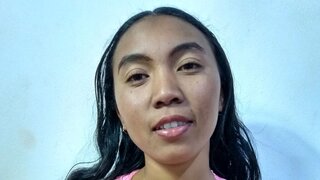 Catch ClaudineVan’s Private Cam Show