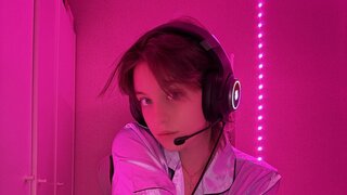 Catch ConstanceBellas’s Private Cam Show