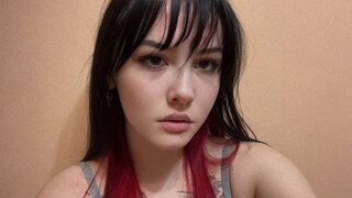 Catch CoventinaDwinell’s Private Cam Show