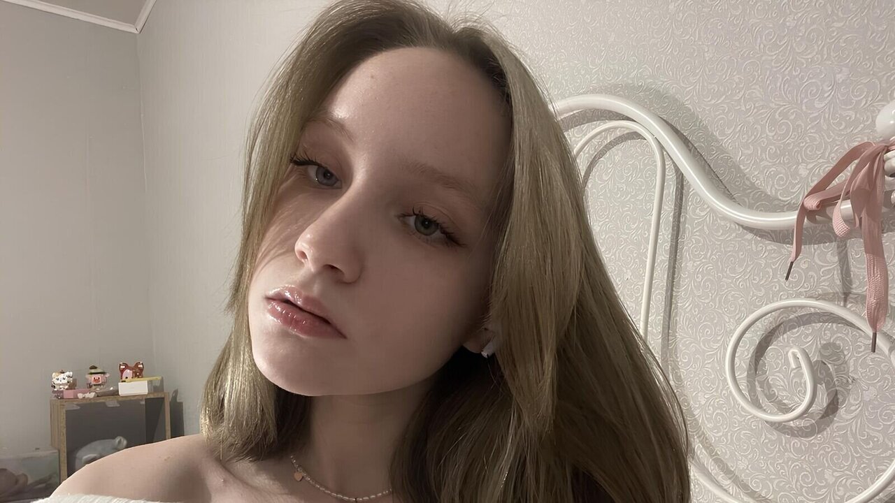 Catch CutieKit’s Private Cam Show
