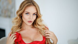 Catch DaniellaMur’s Private Cam Show