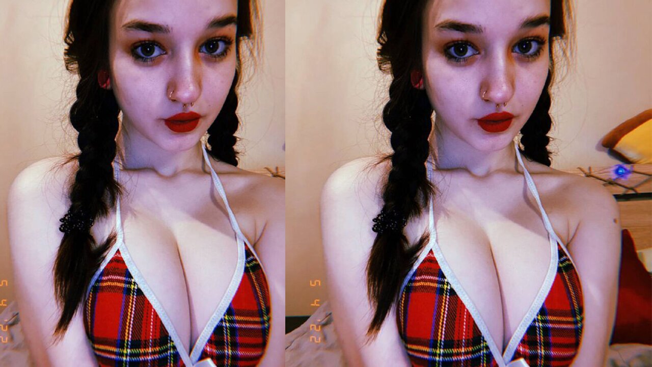 Catch DarcySolo’s Private Cam Show