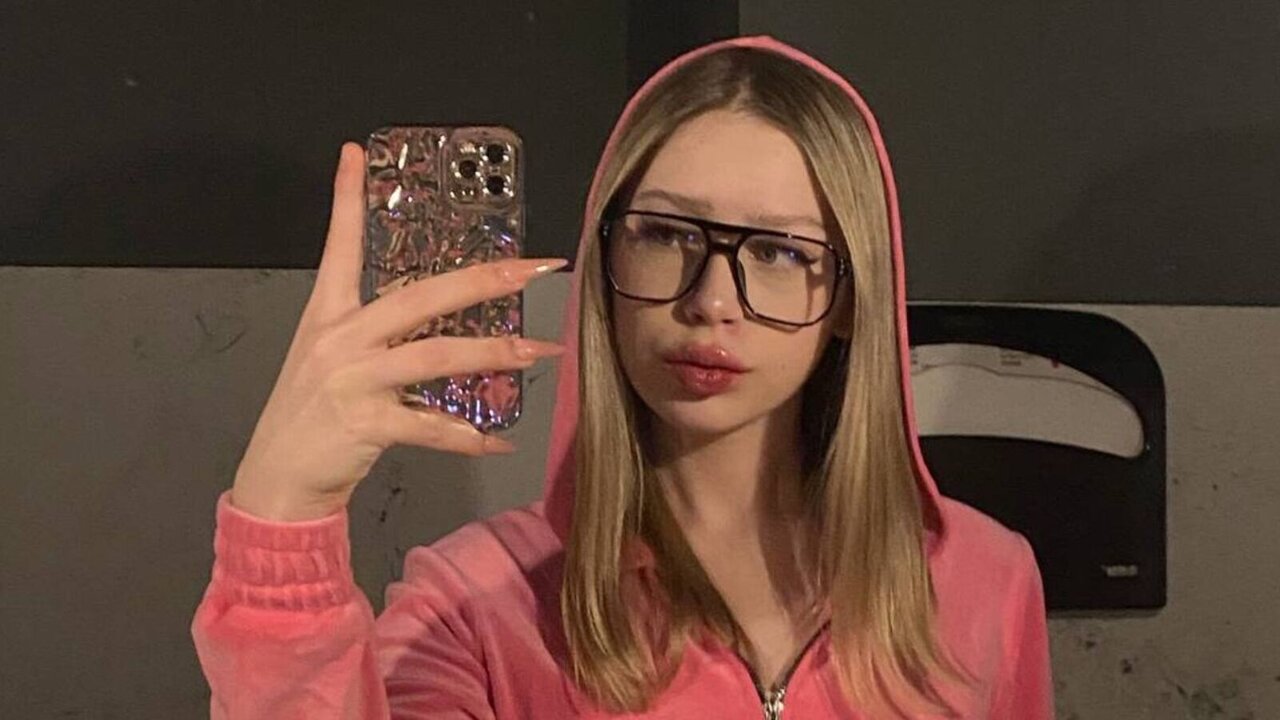 Catch DarlineDoddy’s Private Cam Show