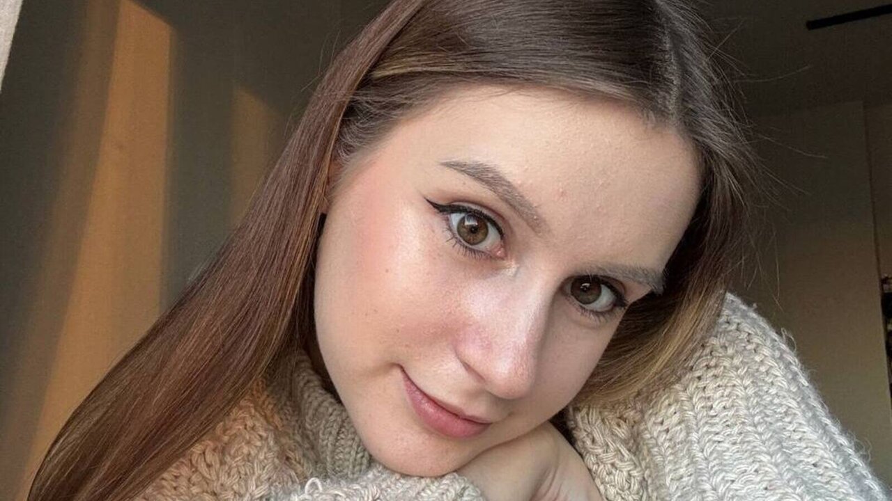 Catch DesiraeBalley’s Private Cam Show