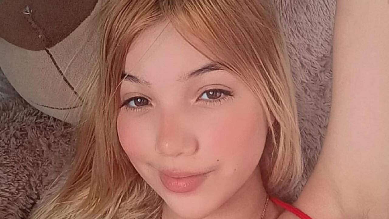 Catch DessireFicher’s Private Cam Show