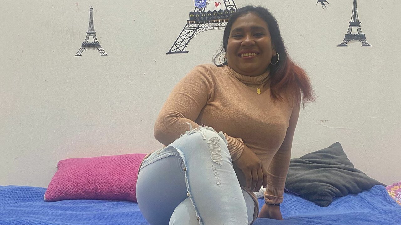 Catch DevoraKoral’s Private Cam Show