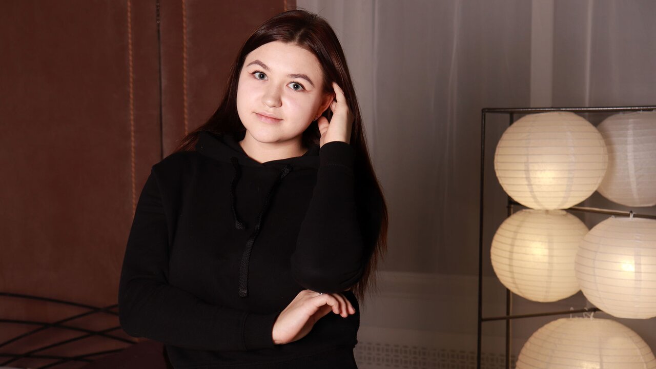 Catch DianaMacey’s Private Cam Show