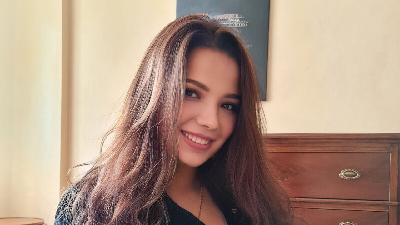 Catch DianeMiln’s Private Cam Show