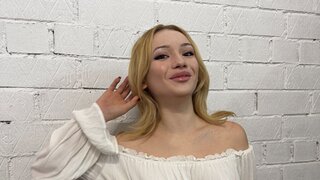 Catch DorlaAbarca’s Private Cam Show