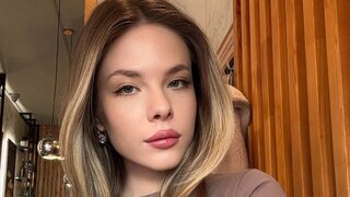 Catch EditaEast’s Private Cam Show