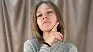 Catch EdlaBenskin’s Private Cam Show