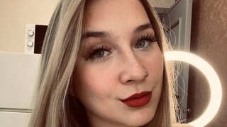 Catch EdythCaryl’s Private Cam Show