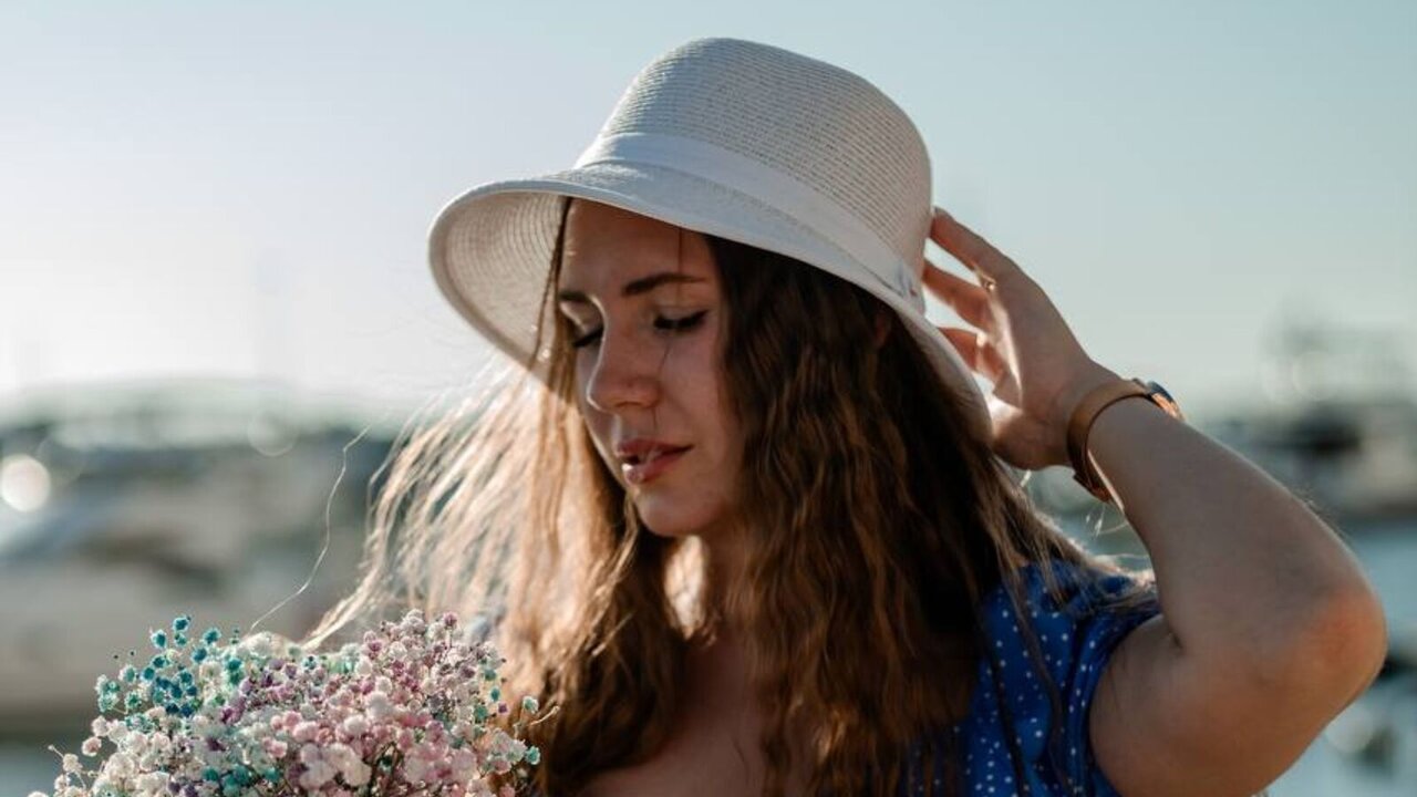 Catch EdythHey’s Private Cam Show