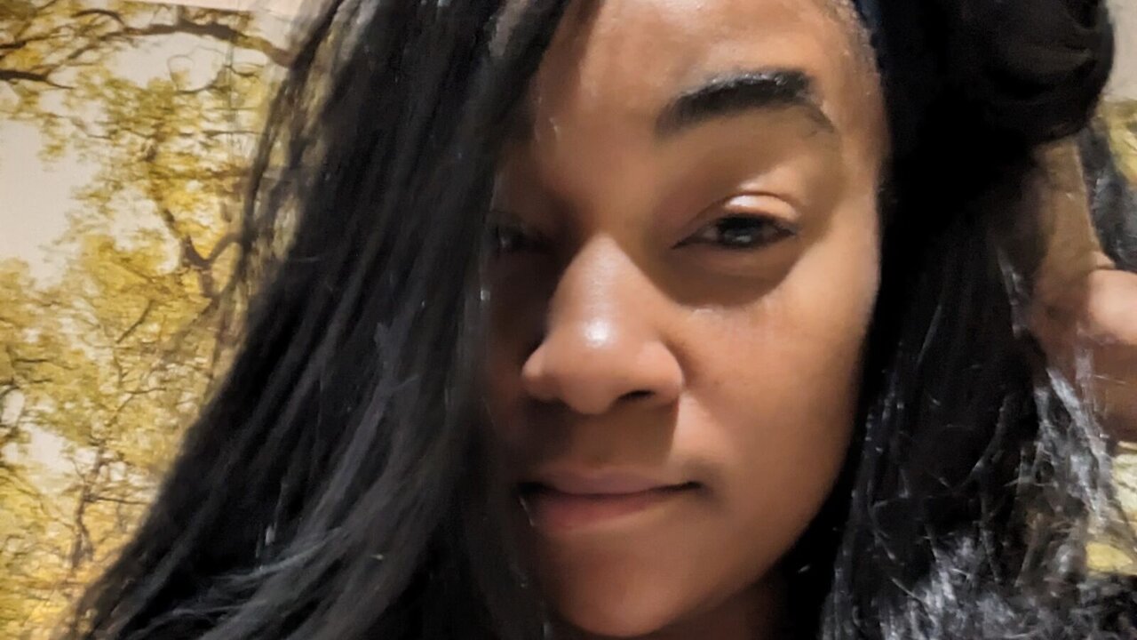 Catch ElizabethPine’s Private Cam Show