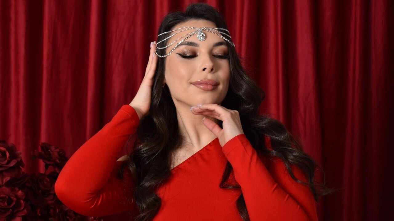 Catch EllaFane’s Private Cam Show